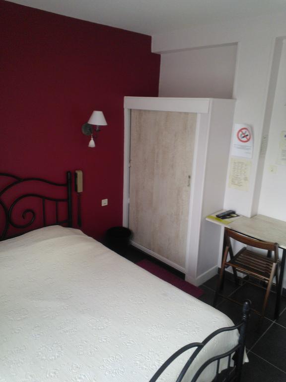 Logis Le Franco Belge Hotel Monthermé Quarto foto